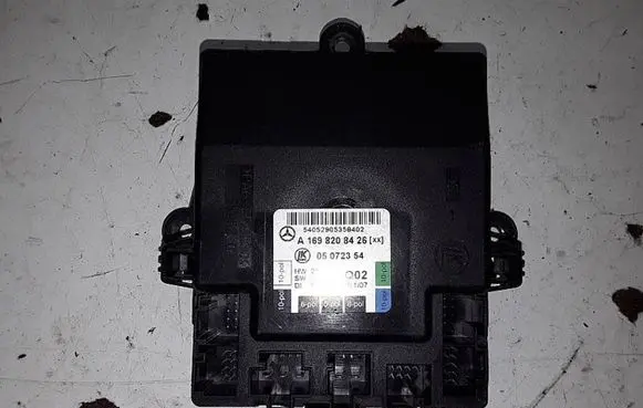 Mercedes-Benz B W245 Door control unit/module A1698208426 05072354
