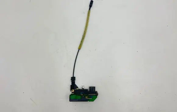 Volvo XC90 Front door lock 8650548