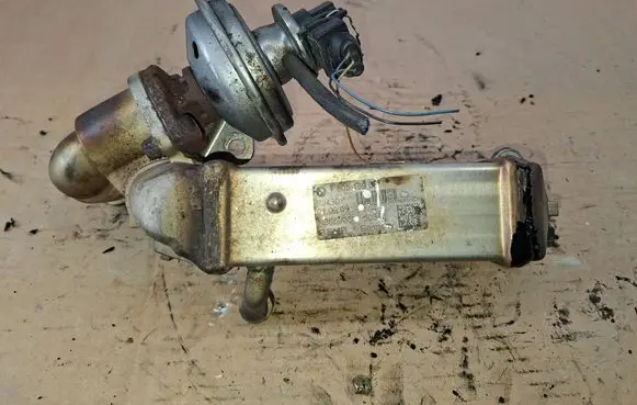BMW 1 E81 E87 EGR valve cooler 7805189 R430 3659004