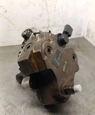 BMW X5 E70 Fuel injection high pressure pump 0445010146