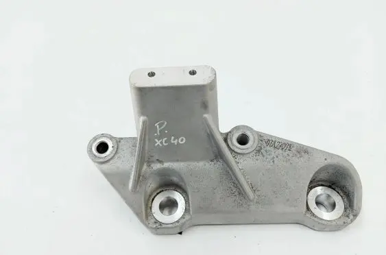 Volvo XC40 Engine mounting bracket 31686306