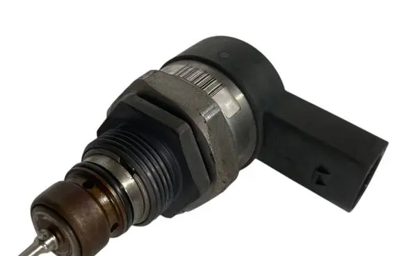 BMW 3 F30 F35 F31 Fuel pressure regulator 0281002949