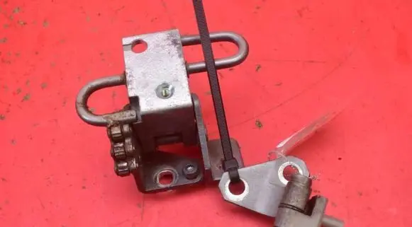 Volkswagen Golf V Front door hinge set 1K0831412N