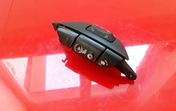 Jaguar S-Type Steering wheel buttons/switches 2W9314K147AA
