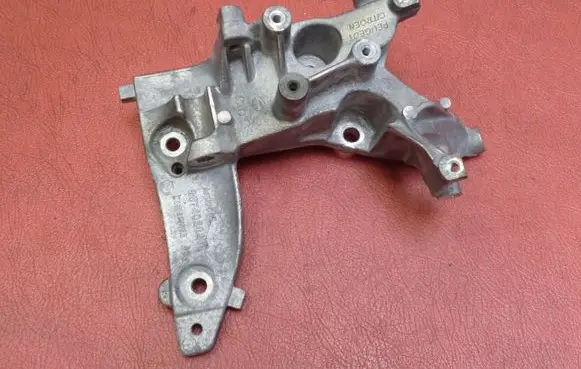 Citroen C3 Engine mounting bracket 9674030280