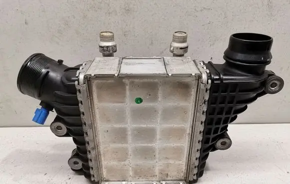 Land Rover Evoque II Intercooler radiator GJ329L440AD