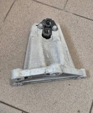 Hyundai Tucson TL Gearbox mounting bracket