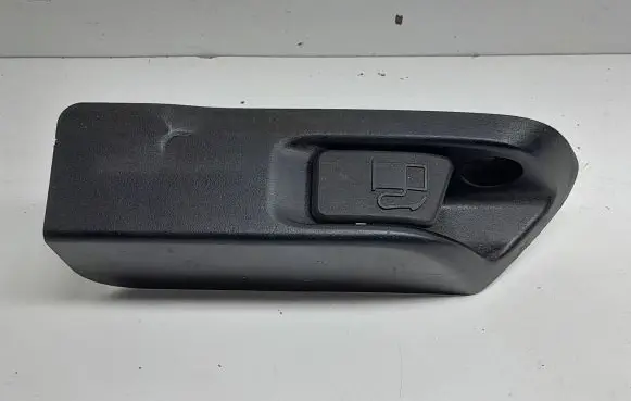 Toyota Prius (XW30) Fuel tank opening switch 