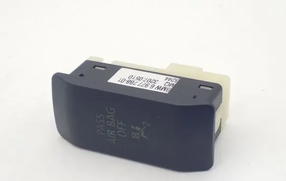 Passenger airbag on/off switch