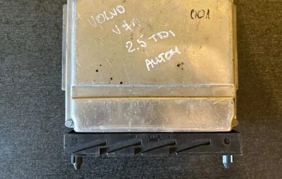 Volvo V70 Engine control unit/module 09496667A 28SA4018 0281001778