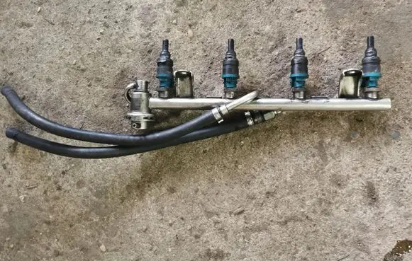 Volkswagen PASSAT B5 Fuel injectors set 058133681