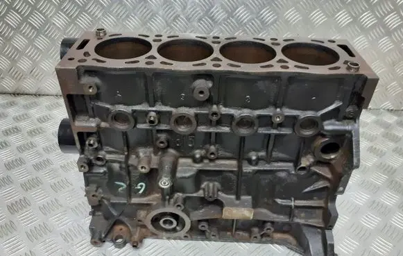 Peugeot 607 Engine block 