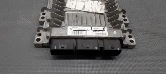 Renault Scenic II - Grand scenic II Engine control unit/module ECU 8200843713