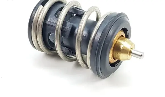 Volkswagen Golf VII Thermostat 04C121113C