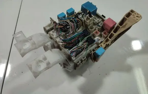 Toyota Yaris Fuse box set 7E13