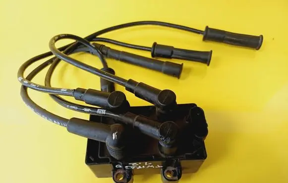 Renault Twingo I High voltage ignition coil 7700873701 7700274008