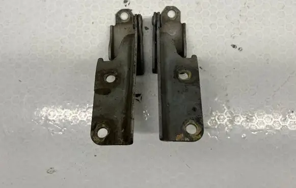 Mitsubishi Pajero Engine bonnet/hood hinges