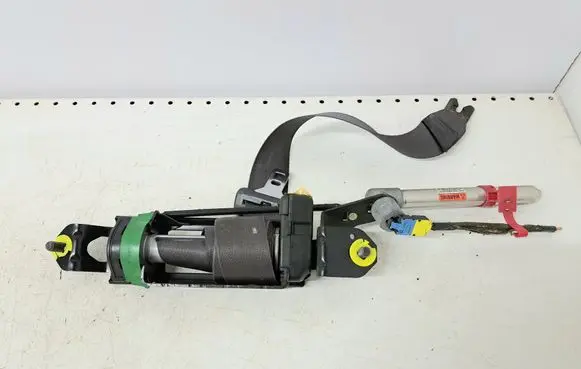 Volvo S60 Front seatbelt