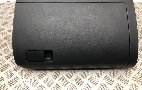 Volkswagen Polo V 6R Glove box