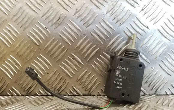Opel Astra G Central locking motor 90587326