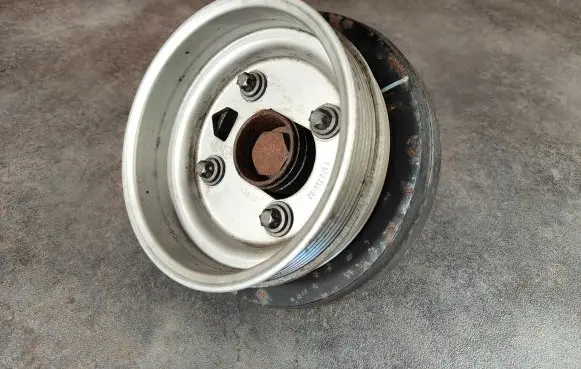 BMW 7 F01 F02 F03 F04 Crankshaft pulley 7570263