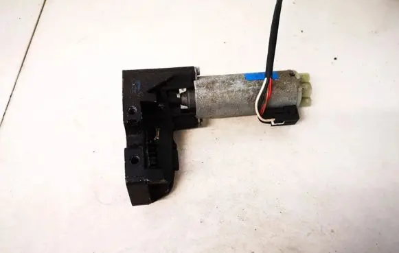 Mercedes-Benz E W210 Seat adjustment motor 2208201542 0130002568