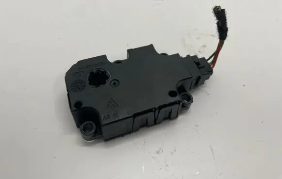 Mercedes-Benz GLA H247 Air flap motor/actuator A0999063502