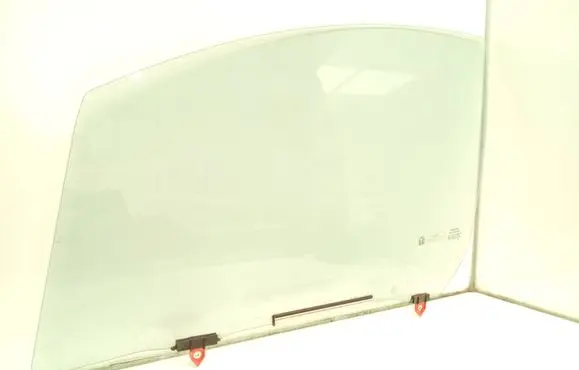 Toyota Yaris XP210 Front door window glass four-door 43R001583