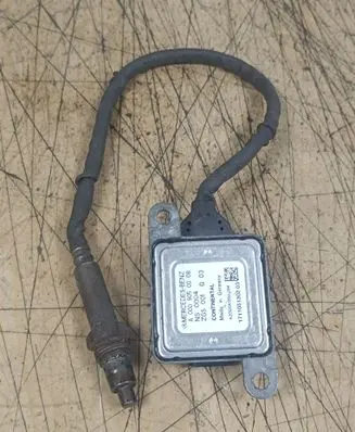 Mercedes-Benz V Class W447 Lambda probe sensor A0009050008