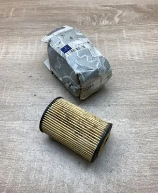 Mercedes-Benz A W168 Oil filter cover A1661840625 A1661800209