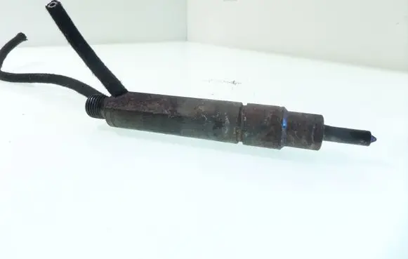 Audi A6 S6 C5 4B Fuel injector 028130201