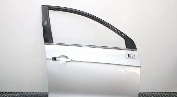 Chevrolet Captiva Front door