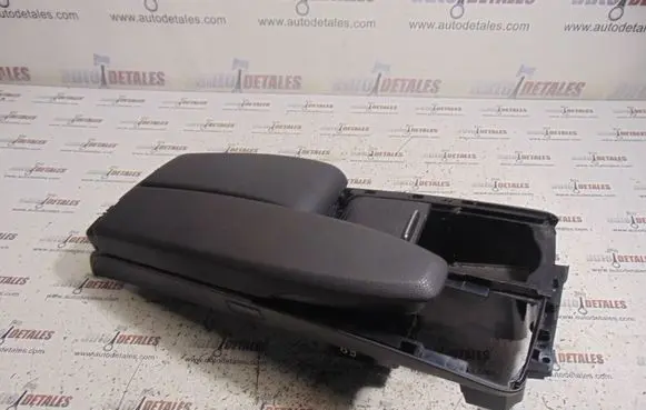 Mercedes-Benz C W204 Armrest A2046801339