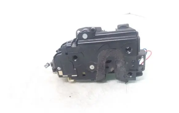 Volkswagen Polo IV 9N3 Front door lock 3B1837016CB