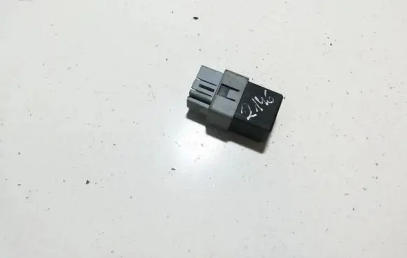 Mitsubishi Carisma Other relay mr953394 a4595