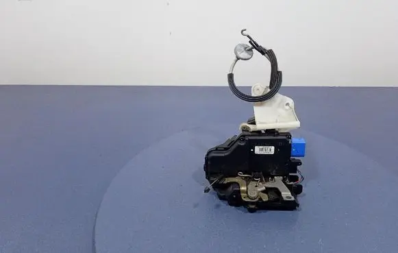 Volkswagen Phaeton Rear door lock 3D4839016