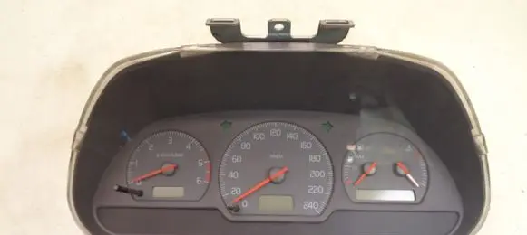 Volvo S40, V40 Speedometer (instrument cluster) 30889706