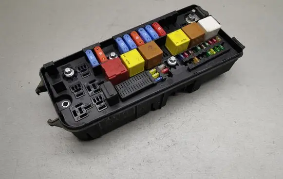 Opel Signum Fuse module 13187191