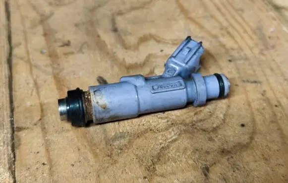 Lexus IS 200-300 Fuel injector 2325070120