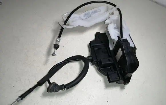 KIA Ceed Rear door lock
