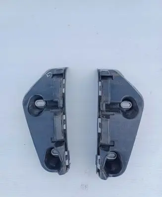 Mercedes-Benz E A207 Front bumper mounting bracket A2078850365