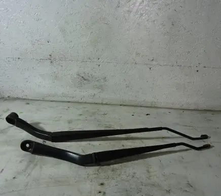 Opel Insignia A Front wiper blade arm 13227399