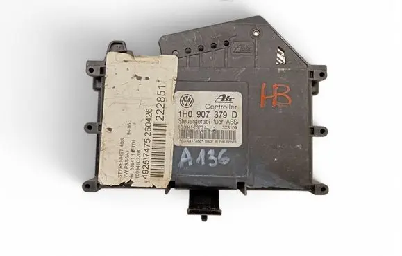 Volkswagen PASSAT B4 Other control units/modules 1H0907379D