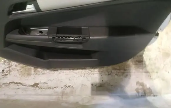 Opel Astra H Front door card panel trim