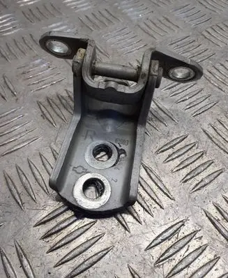 Nissan Qashqai Front door upper hinge