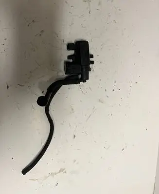 BMW 3 F30 F35 F31 Turbo solenoid valve 7008871 7626351 12T266