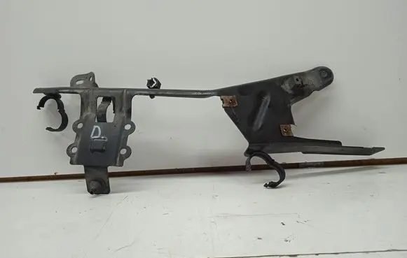 Fender mounting bracket