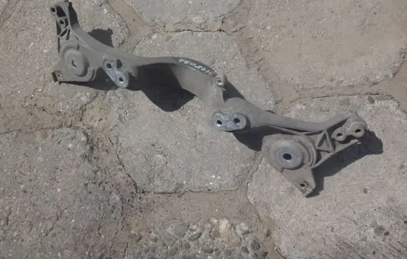 BMW X3 E83 Rear differential/diff mount bracket 3448032