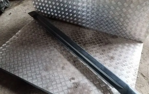 Jeep Grand Cherokee (WK) Sill 5HU24TRMAB