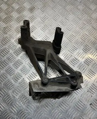 Seat Alhambra (Mk1) Engine mounting bracket